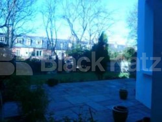 			LET, 1 Bedroom, 1 bath, 1 reception Ground Floor Flat			 Crescent Road, Crouch End